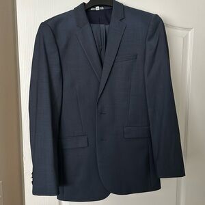 Men’s navy suit